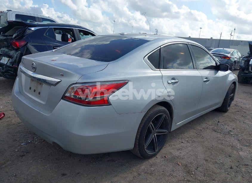 Photo 4 of 2015 Nissan Altima 2.5/2.5 S/2.5 SL/2.5 SV (VIN 1N4AL3AP3FC447542)