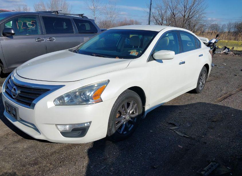 Photo 2 of 2015 Nissan Altima 2.5 S (VIN 1N4AL3AP3FC474739)