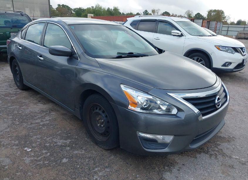 2015 Nissan Altima 2.5/2.5 S/2.5 SL/2.5 SV (VIN 1N4AL3AP3FN323520) main photo