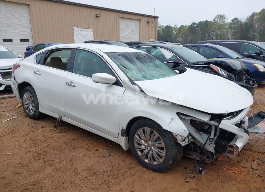 2015 Nissan Altima 2.5 S (VIN 1N4AL3AP3FN329432) main photo