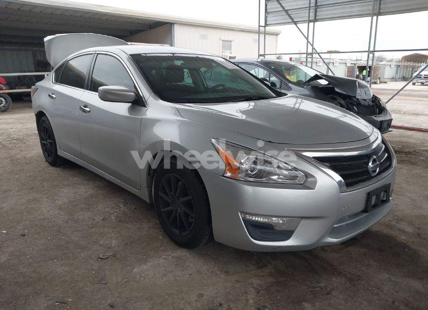 2015 Nissan Altima 2.5/2.5 S/2.5 SL/2.5 SV (VIN 1N4AL3AP3FN329835) main photo