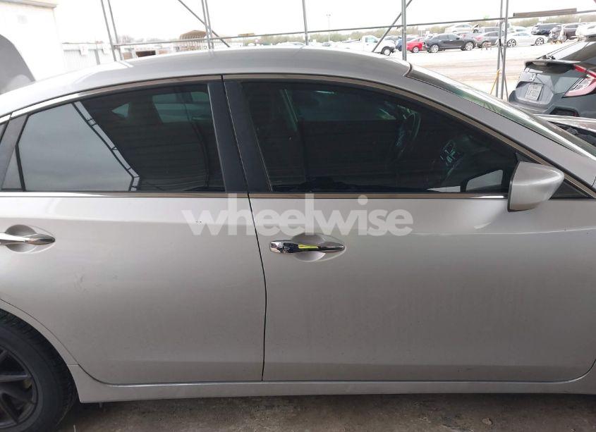 Photo 13 of 2015 Nissan Altima 2.5/2.5 S/2.5 SL/2.5 SV (VIN 1N4AL3AP3FN329835)