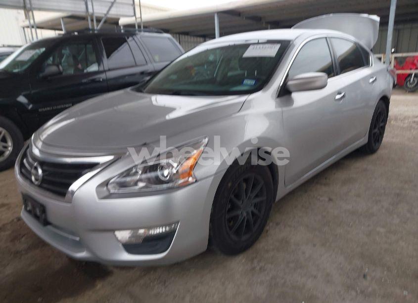Photo 2 of 2015 Nissan Altima 2.5/2.5 S/2.5 SL/2.5 SV (VIN 1N4AL3AP3FN329835)