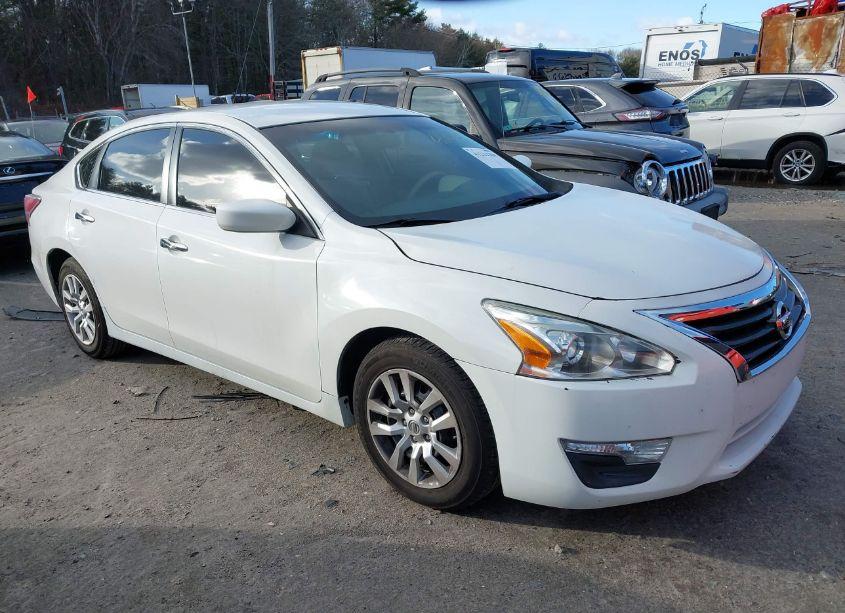 2015 Nissan Altima 2.5 S (VIN 1N4AL3AP3FN335795) main photo