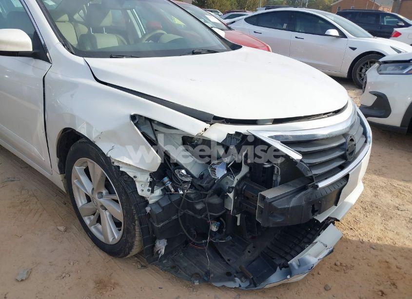 Photo 6 of 2015 Nissan Altima 2.5 SL (VIN 1N4AL3AP3FN359546)