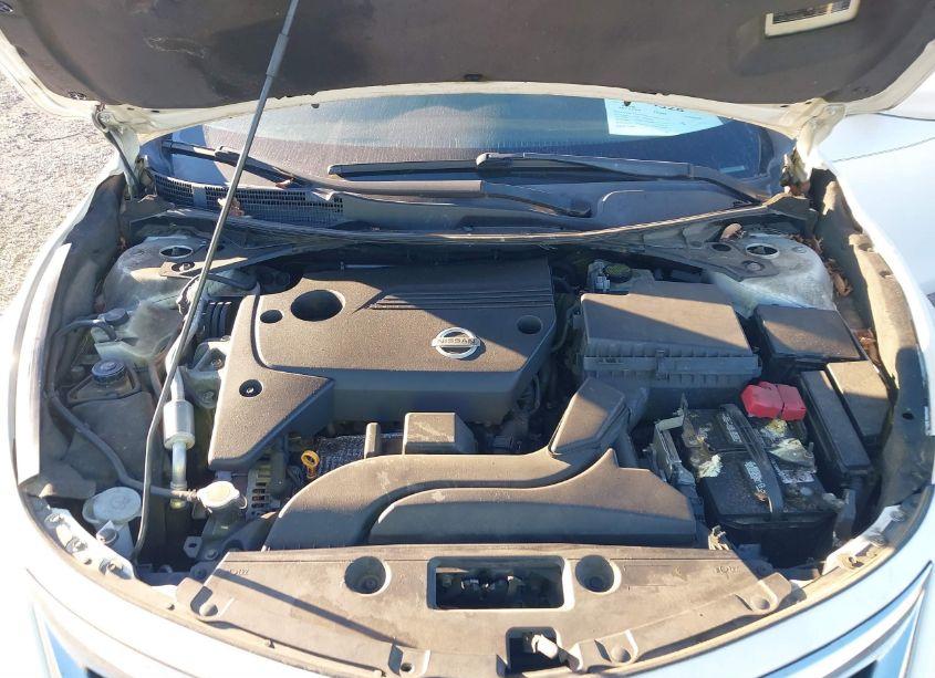 Photo 10 of 2015 Nissan Altima 2.5/2.5 S/2.5 SL/2.5 SV (VIN 1N4AL3AP3FN379344)