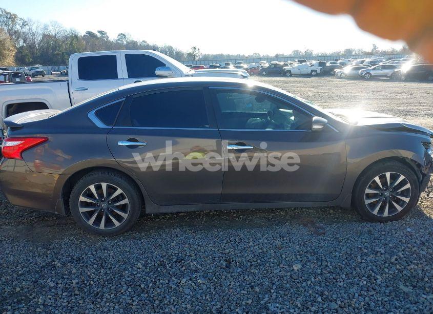 Photo 13 of 2016 Nissan Altima 2.5/2.5 S/2.5 SL/2.5 SR/2.5 SV (VIN 1N4AL3AP3GC136131)