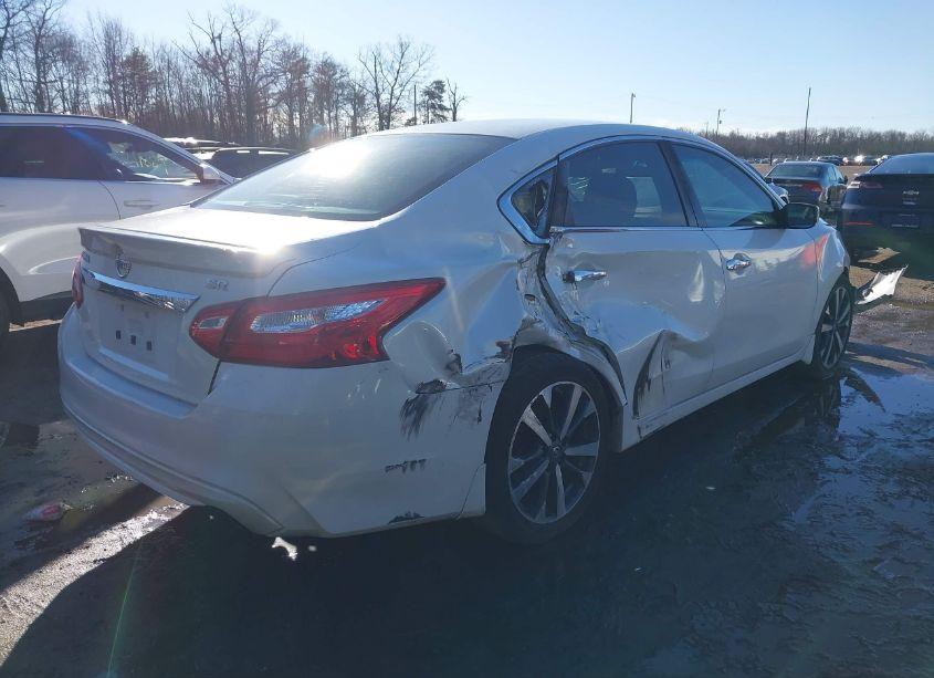 Photo 4 of 2016 Nissan Altima 2.5 SR (VIN 1N4AL3AP3GC140051)