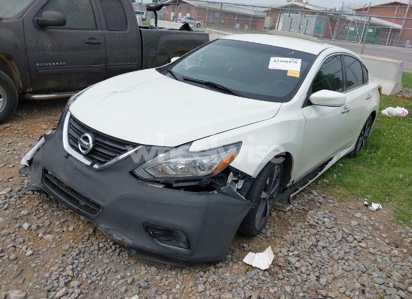 Photo 2 of 2016 Nissan Altima 2.5 SR (VIN 1N4AL3AP3GC179643)