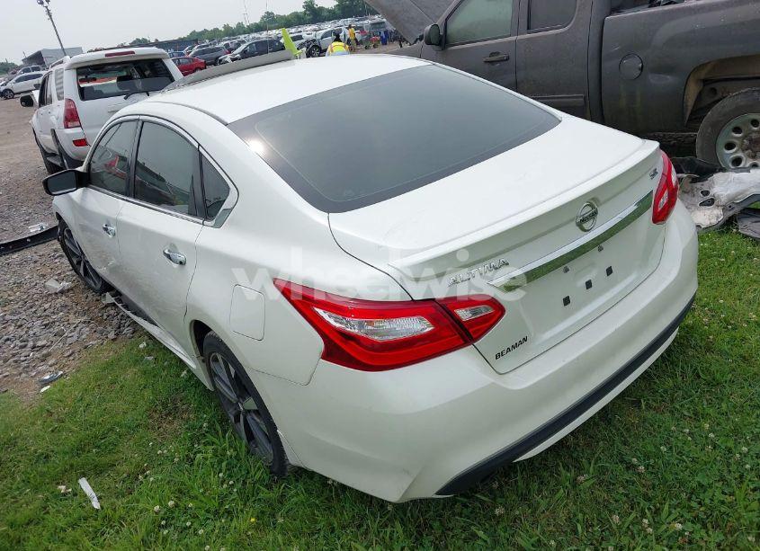 Photo 3 of 2016 Nissan Altima 2.5 SR (VIN 1N4AL3AP3GC179643)