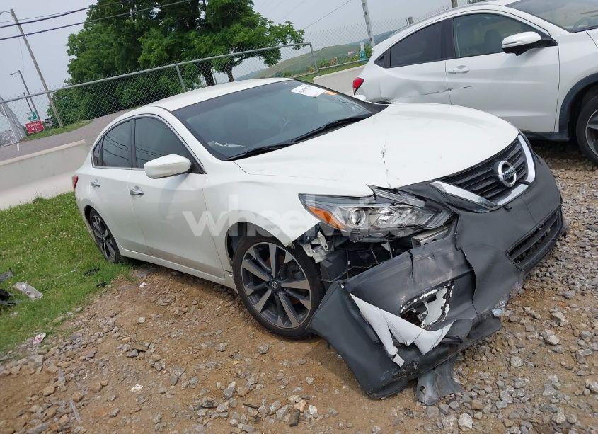Photo 6 of 2016 Nissan Altima 2.5 SR (VIN 1N4AL3AP3GC179643)