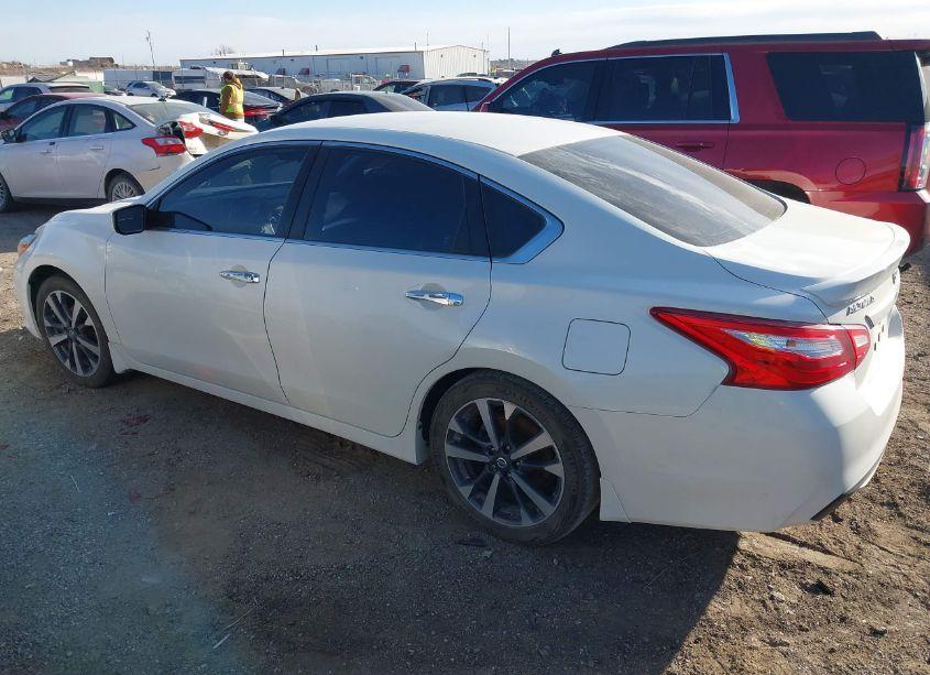 Photo 3 of 2016 Nissan Altima 2.5 SR (VIN 1N4AL3AP3GC184454)