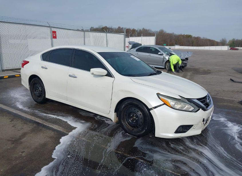 2016 Nissan Altima 2.5 SV (VIN 1N4AL3AP3GC204458) main photo