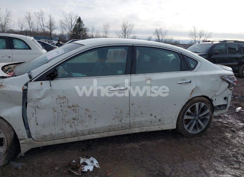 Photo 15 of 2016 Nissan Altima 2.5 SR (VIN 1N4AL3AP3GC211054)