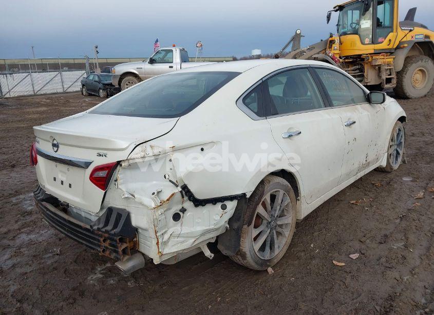 Photo 4 of 2016 Nissan Altima 2.5 SR (VIN 1N4AL3AP3GC211054)