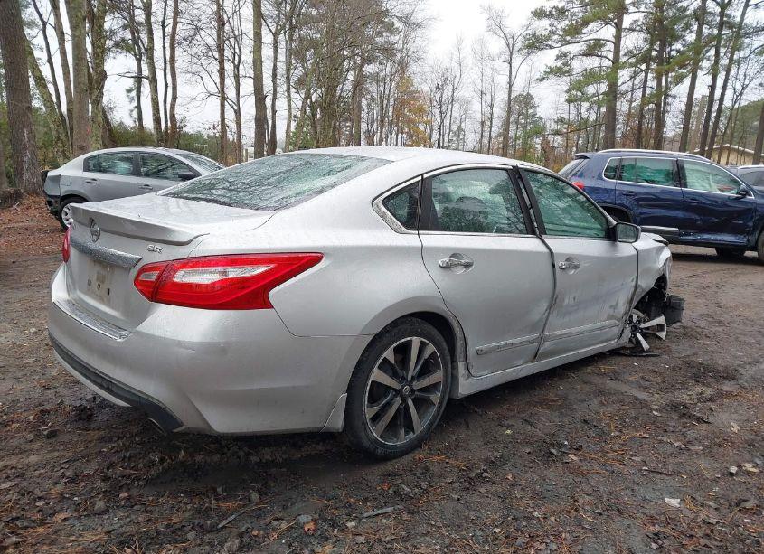Photo 4 of 2016 Nissan Altima 2.5 SR (VIN 1N4AL3AP3GC220286)