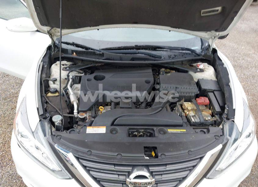 Photo 10 of 2016 Nissan Altima 2.5/2.5 S/2.5 SL/2.5 SR/2.5 SV (VIN 1N4AL3AP3GC225505)