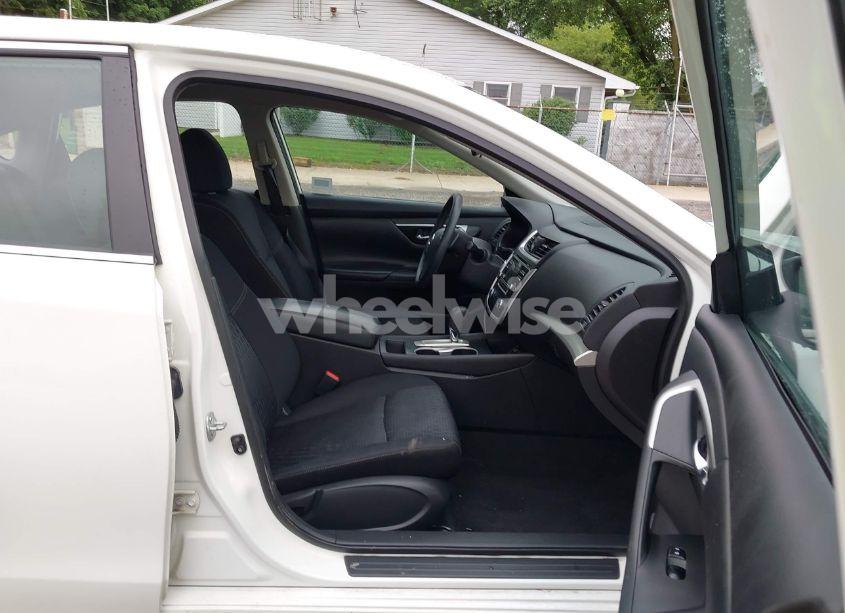 Photo 5 of 2016 Nissan Altima 2.5/2.5 S/2.5 SL/2.5 SR/2.5 SV (VIN 1N4AL3AP3GC225505)