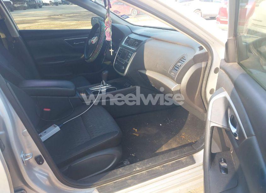 Photo 5 of 2016 Nissan Altima 2.5/2.5 S/2.5 SL/2.5 SR/2.5 SV (VIN 1N4AL3AP3GN318562)