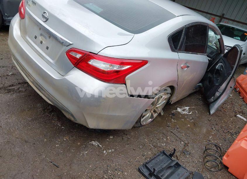 Photo 4 of 2016 Nissan Altima 2.5/2.5 S/2.5 SL/2.5 SR/2.5 SV (VIN 1N4AL3AP3GN326743)