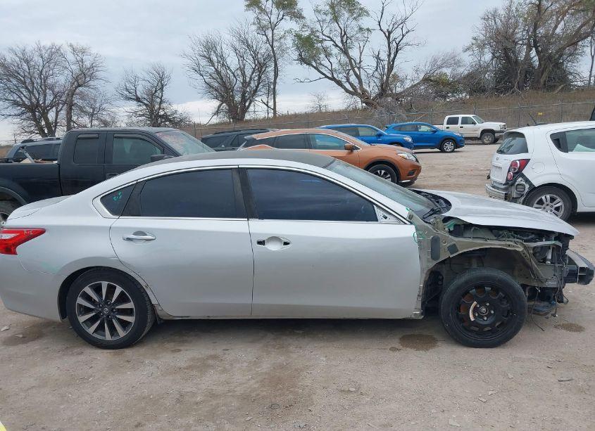 Photo 14 of 2017 Nissan Altima 2.5/2.5 S/2.5 SL/2.5 SR/2.5 SV (VIN 1N4AL3AP3HC115829)