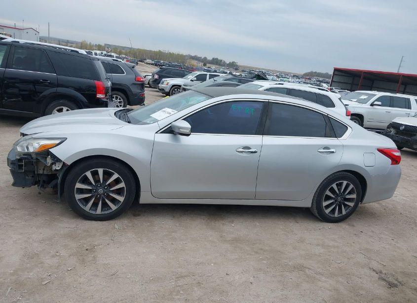 Photo 15 of 2017 Nissan Altima 2.5/2.5 S/2.5 SL/2.5 SR/2.5 SV (VIN 1N4AL3AP3HC115829)