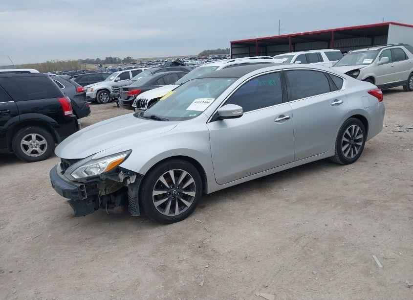 Photo 2 of 2017 Nissan Altima 2.5/2.5 S/2.5 SL/2.5 SR/2.5 SV (VIN 1N4AL3AP3HC115829)