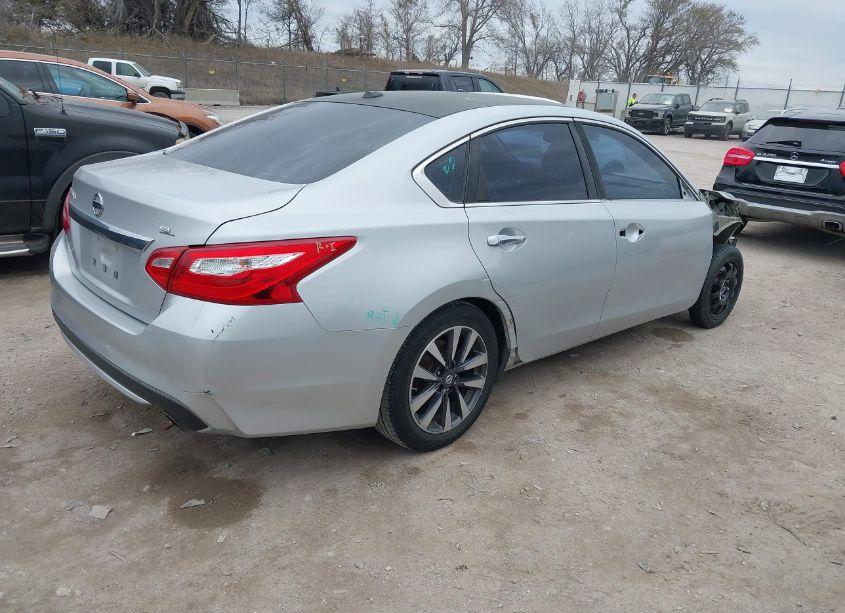 Photo 4 of 2017 Nissan Altima 2.5/2.5 S/2.5 SL/2.5 SR/2.5 SV (VIN 1N4AL3AP3HC115829)