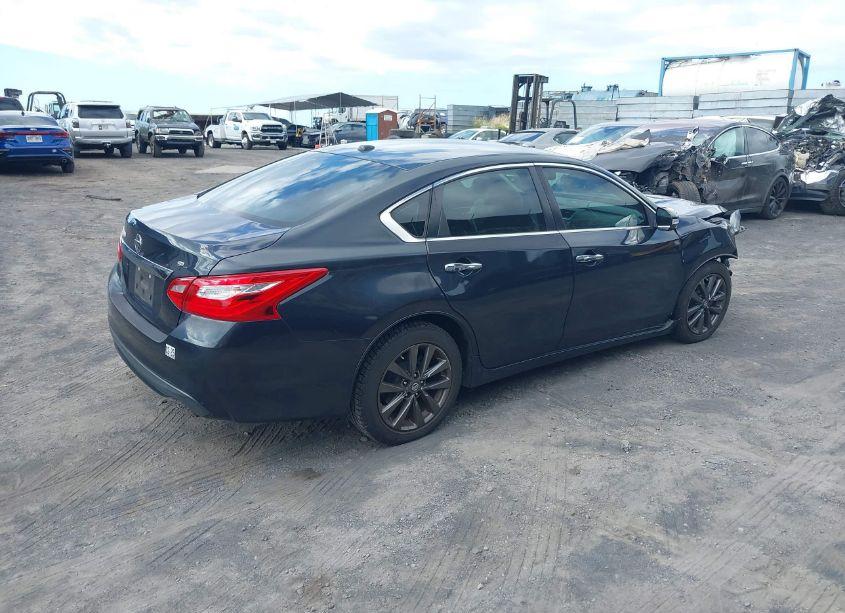 Photo 4 of 2017 Nissan Altima 2.5/2.5 S/2.5 SL/2.5 SR/2.5 SV (VIN 1N4AL3AP3HC122554)