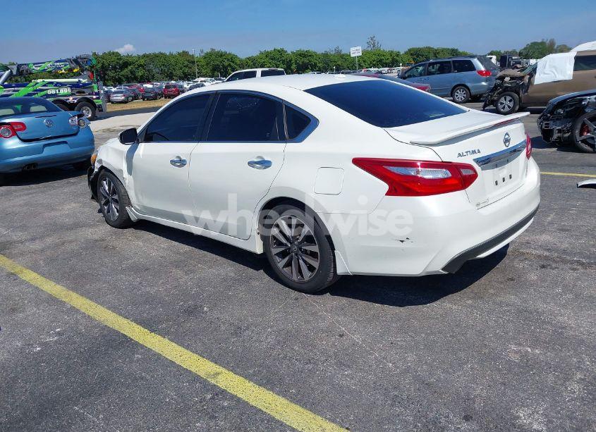 Photo 3 of 2017 Nissan Altima 2.5 SV (VIN 1N4AL3AP3HC163878)