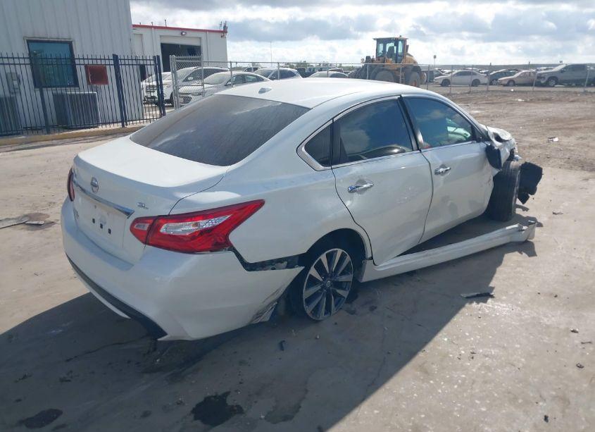 Photo 4 of 2017 Nissan Altima 2.5 SL (VIN 1N4AL3AP3HC165579)