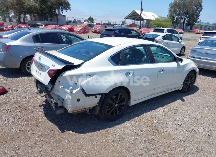 Photo 4 of 2017 Nissan Altima 2.5 SR (VIN 1N4AL3AP3HC169177)