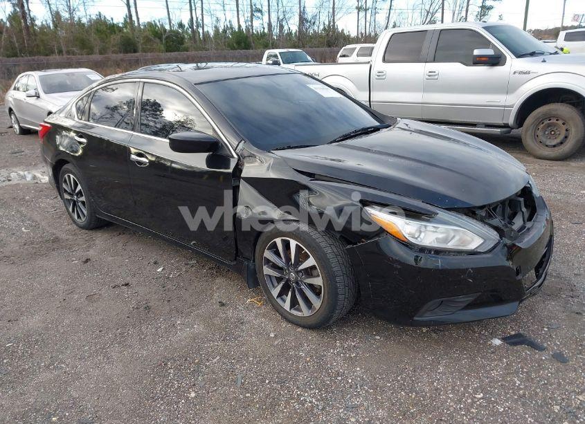 2017 Nissan Altima 2.5 SV (VIN 1N4AL3AP3HC185184) main photo