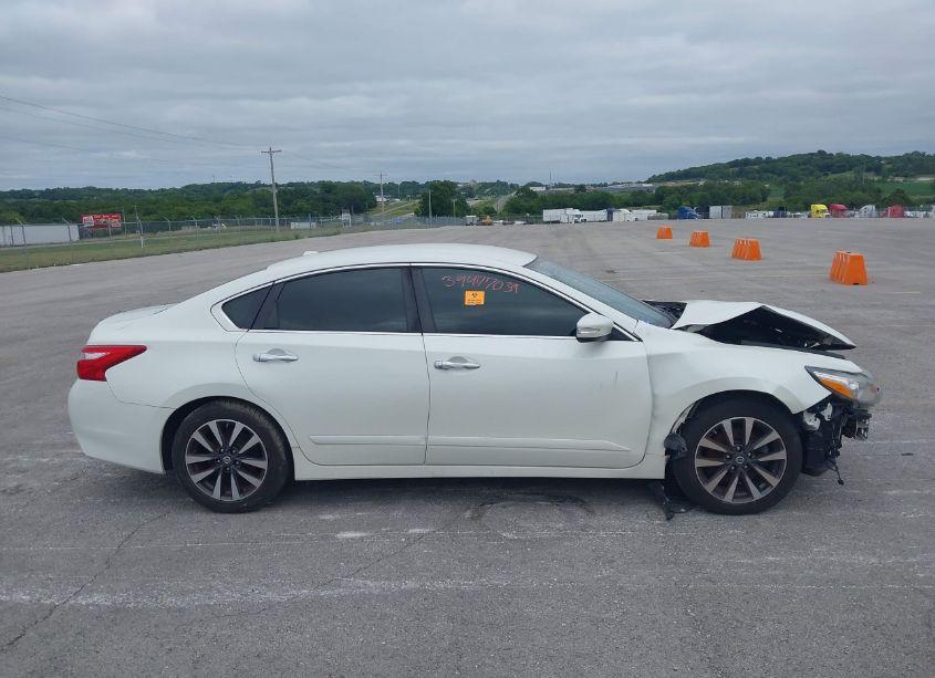 Photo 13 of 2017 Nissan Altima 2.5 SL (VIN 1N4AL3AP3HC195200)