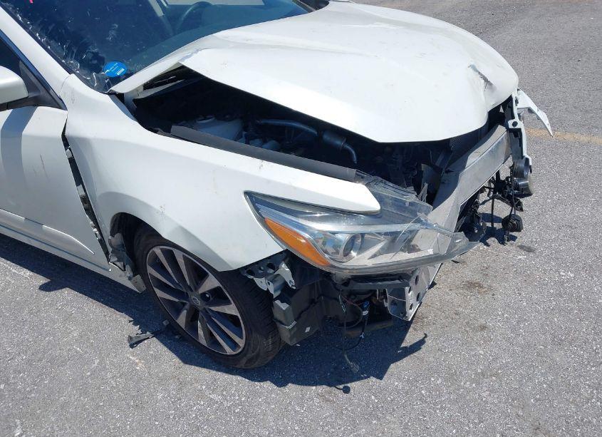 Photo 19 of 2017 Nissan Altima 2.5 SL (VIN 1N4AL3AP3HC195200)