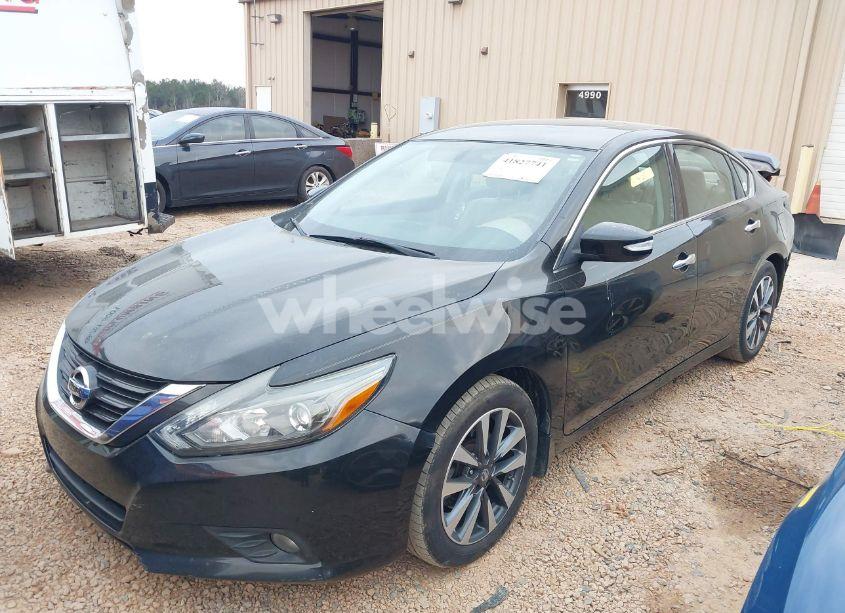 Photo 2 of 2017 Nissan Altima 2.5 SL (VIN 1N4AL3AP3HC196363)
