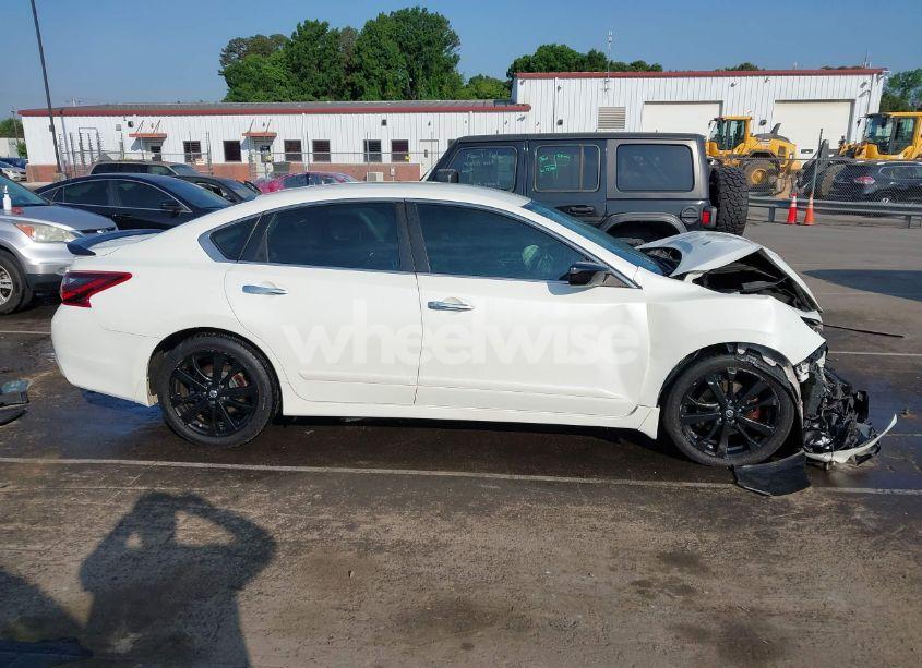 Photo 13 of 2017 Nissan Altima 2.5 SR (VIN 1N4AL3AP3HC202002)