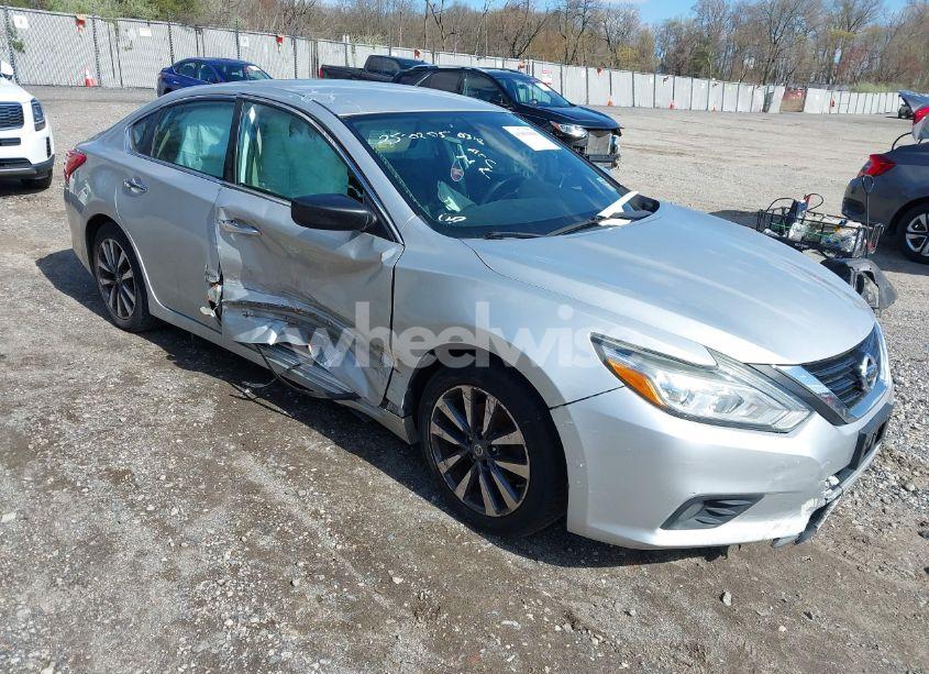 2017 Nissan Altima 2.5 SV (VIN 1N4AL3AP3HC204722) main photo