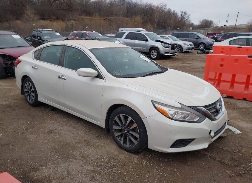 2017 Nissan Altima 2.5 SV (VIN 1N4AL3AP3HC214831) main photo