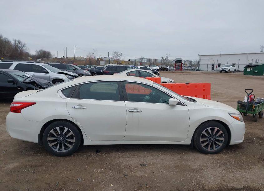 Photo 13 of 2017 Nissan Altima 2.5 SV (VIN 1N4AL3AP3HC214831)