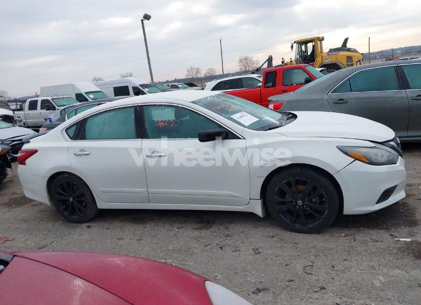 Photo 13 of 2017 Nissan Altima 2.5 SR (VIN 1N4AL3AP3HC245688)