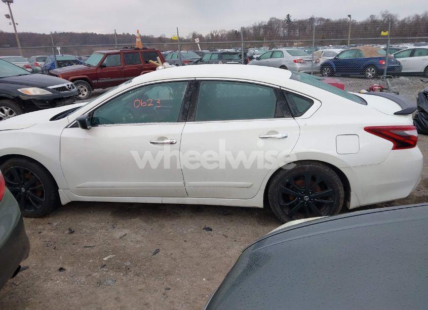 Photo 14 of 2017 Nissan Altima 2.5 SR (VIN 1N4AL3AP3HC245688)