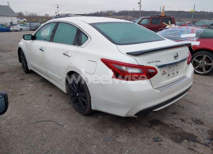 Photo 3 of 2017 Nissan Altima 2.5 SR (VIN 1N4AL3AP3HC245688)