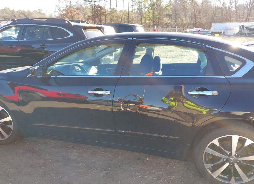 Photo 14 of 2017 Nissan Altima 2.5 SR (VIN 1N4AL3AP3HC256805)