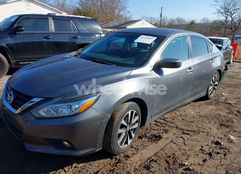 Photo 2 of 2017 Nissan Altima 2.5 SV (VIN 1N4AL3AP3HC256920)