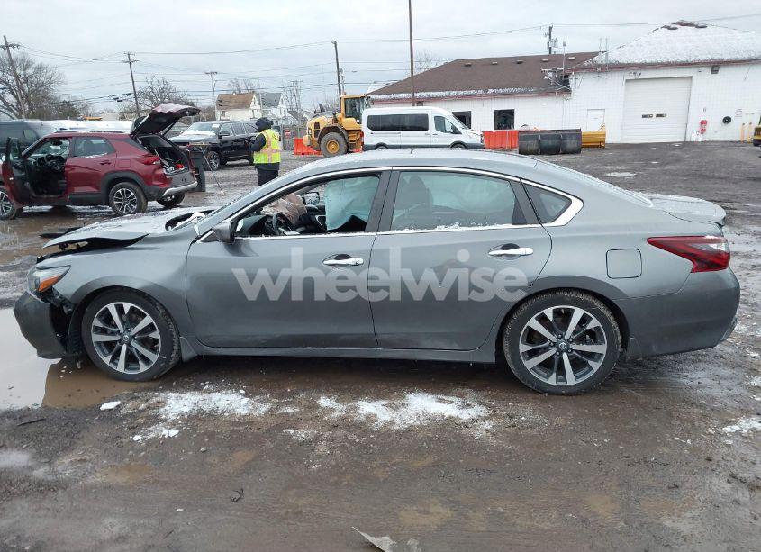 Photo 14 of 2017 Nissan Altima 2.5 SR (VIN 1N4AL3AP3HC279422)