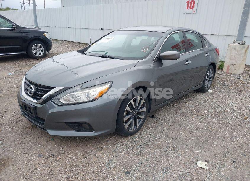 Photo 2 of 2017 Nissan Altima 2.5 SV (VIN 1N4AL3AP3HC282420)