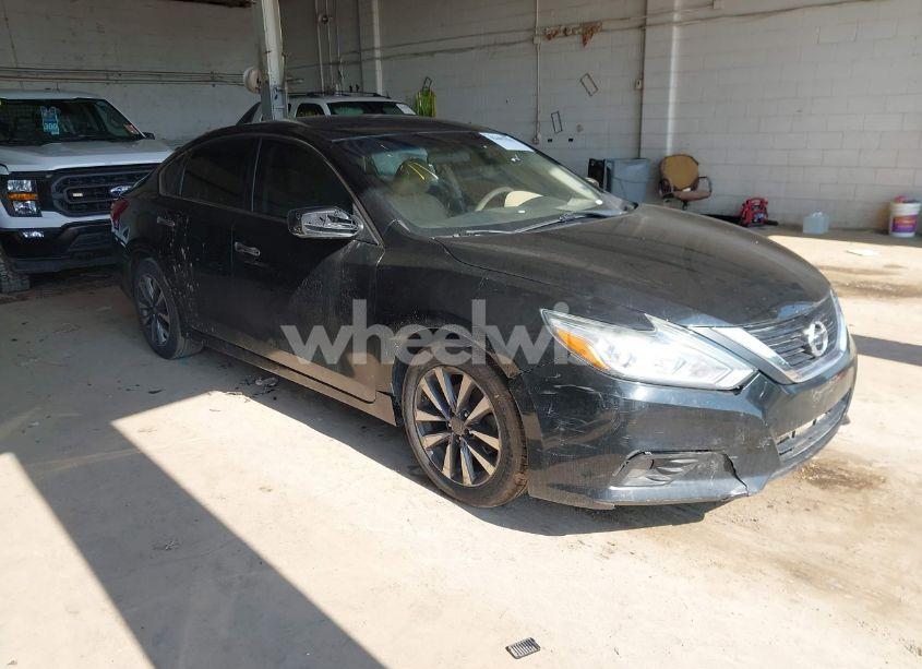 2017 Nissan Altima 2.5 SV (VIN 1N4AL3AP3HC283714) main photo