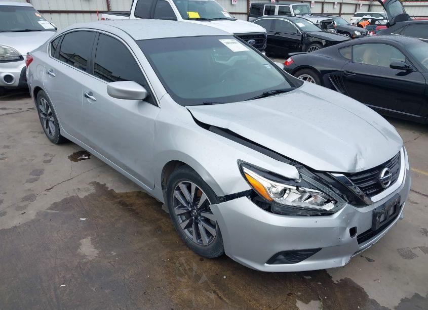2017 Nissan Altima 2.5 SV (VIN 1N4AL3AP3HC285768) main photo