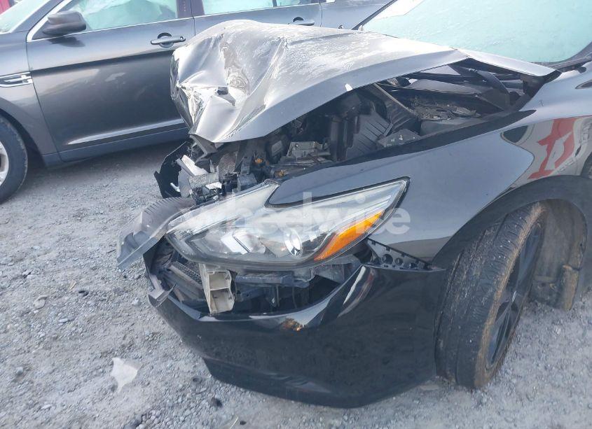 Photo 6 of 2017 Nissan Altima 2.5 SR (VIN 1N4AL3AP3HC474193)